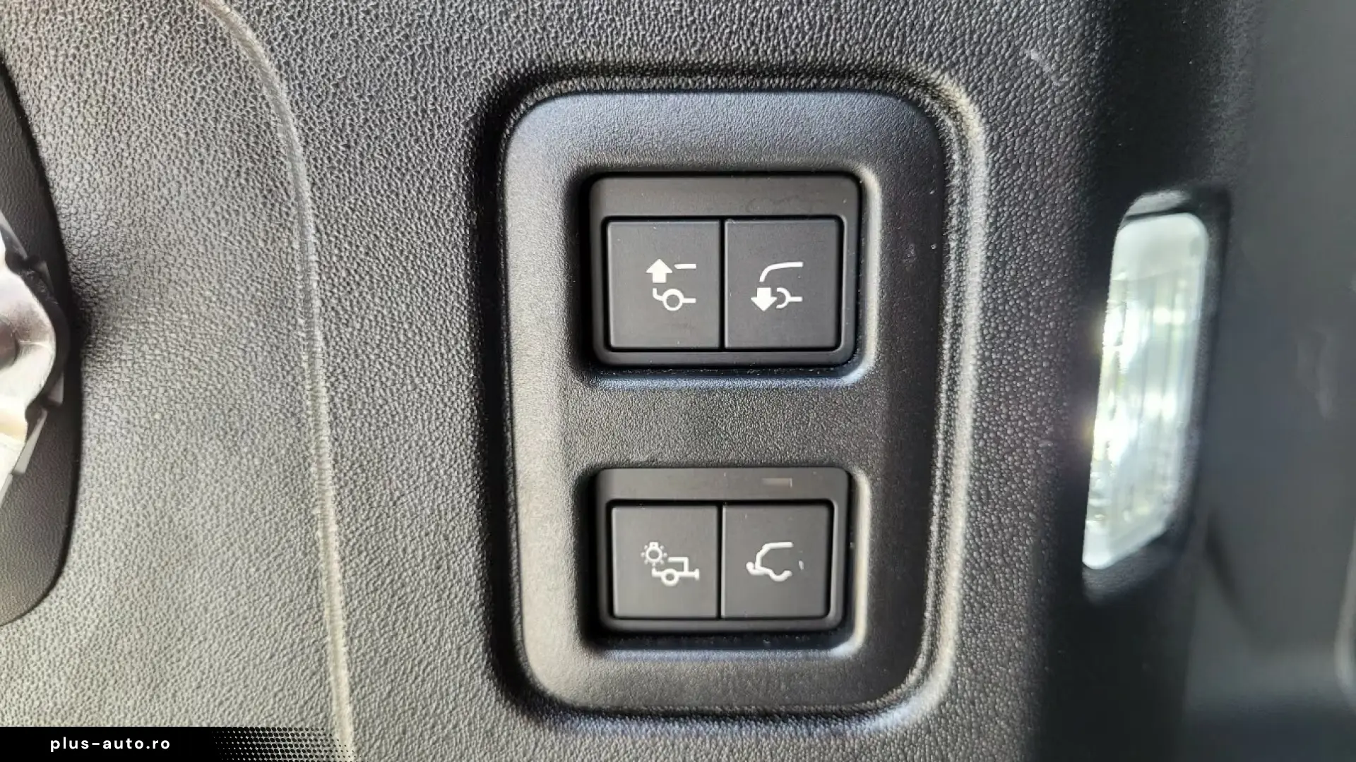 Land Rover Defender 110 D300 X-Dynamic