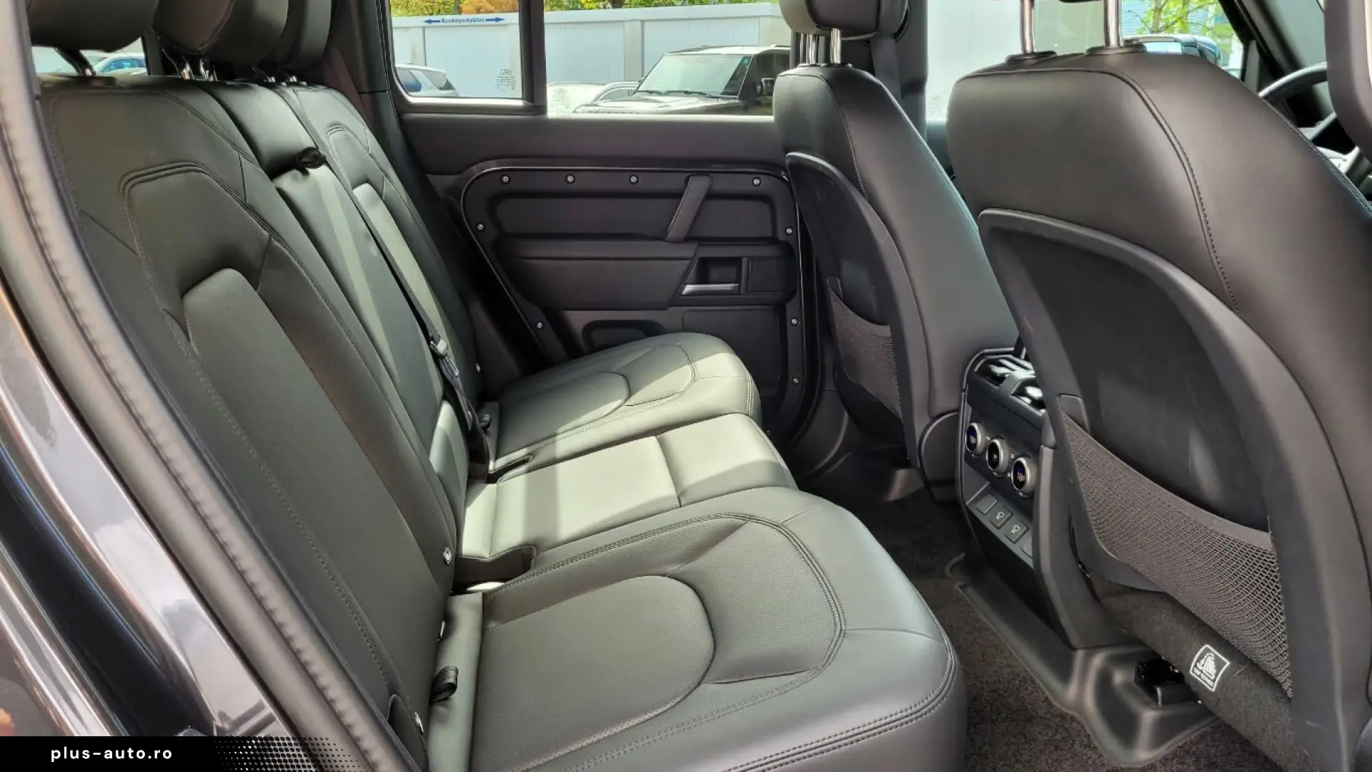 Land Rover Defender 110 D300 X-Dynamic