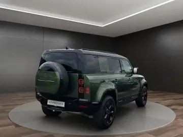 Land Rover Defender 110 D250 X-Dynamic SE