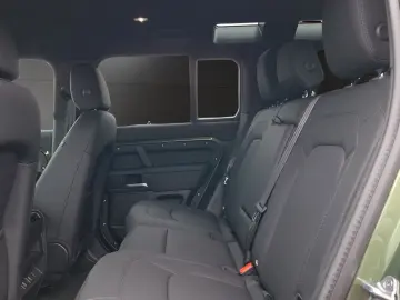 Land Rover Defender 110 D250 X-Dynamic SE