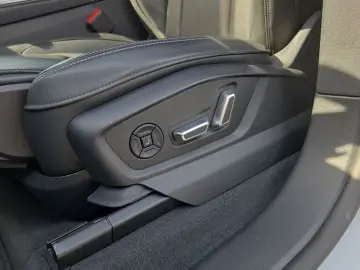 Audi Q8 SUV 50 TDI quattro S line Matrix HeadUp