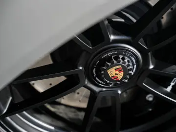 PORSCHE 992 3.0 Carrera 4 GTS