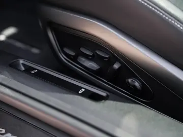 PORSCHE 992 3.0 Carrera 4 GTS