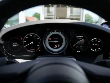 PORSCHE 992 3.0 Carrera 4 GTS
