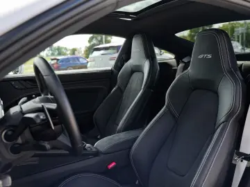 PORSCHE 992 3.0 Carrera 4 GTS