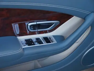 Bentley Flying Spur S Hybrid MY27 Full