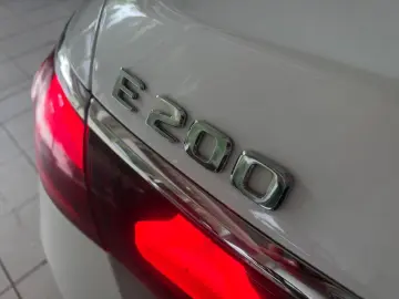 MERCEDES-BENZ E 200 Limousine AMG NIGHT KAMERA DISTR…