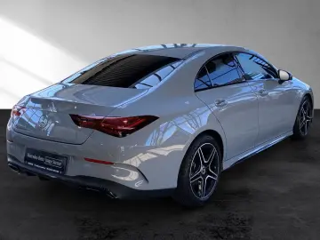 MERCEDES-BENZ CLA 200 AMG Line Night Distronic 360