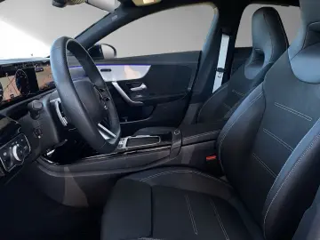 MERCEDES-BENZ CLA 200 AMG Line Night Distronic 360