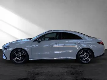 MERCEDES-BENZ CLA 200 AMG Line Night Distronic 360