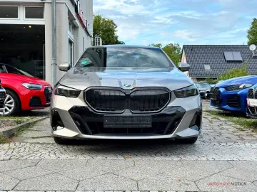 BMW 540 d xDrive M Sport Pro Iconic Glow Pan