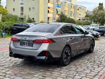 BMW 540 d xDrive M Sport Pro Iconic Glow Pan