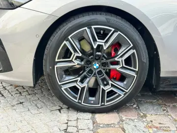 BMW 540 d xDrive M Sport Pro Iconic Glow Pan