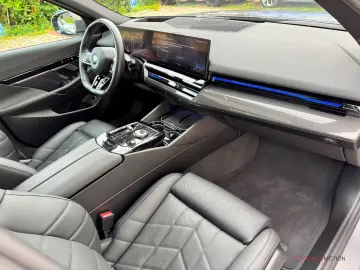 BMW 540 d xDrive M Sport Pro Iconic Glow Pan