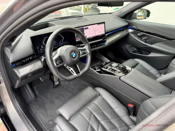 BMW 540 d xDrive M Sport Pro Iconic Glow Pan