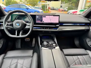 BMW 540 d xDrive M Sport Pro Iconic Glow Pan
