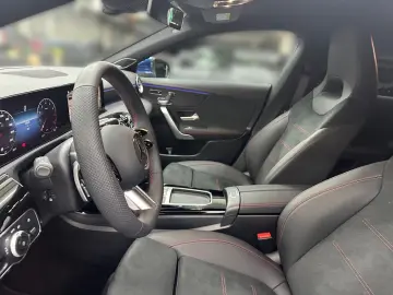 Mercedes-Benz CLA 200 AMG BURMESTER MULTIBEAM MEMORY DISTRO