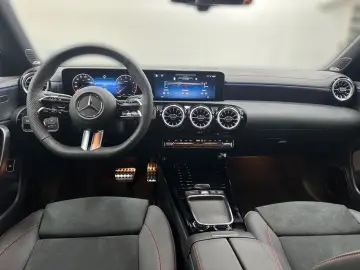 Mercedes-Benz CLA 200 AMG BURMESTER MULTIBEAM MEMORY DISTRO