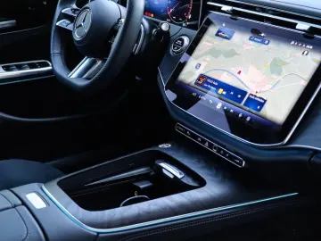 MERCEDES-BENZ E 200 AMG Limo Advanced LED Distronic Night