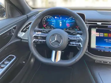 MERCEDES-BENZ E 200 AMG Adv. Navi LED Distr. Kam Night PTS