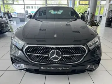 MERCEDES-BENZ E 200 AMG Line Adv Night 19 Zoll Distr…