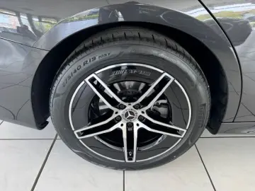 MERCEDES-BENZ E 200 AMG Line Adv Night 19 Zoll Distr…