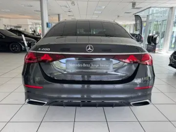 MERCEDES-BENZ E 200 AMG Line Adv Night 19 Zoll Distr…
