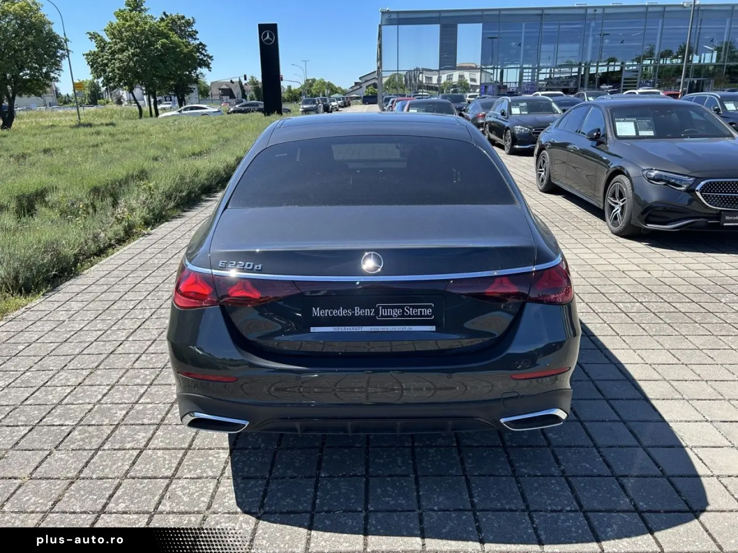 MERCEDES-BENZ E 220 d Limo AMG NIGHT TOTW AMBIENTE DISTRONIC