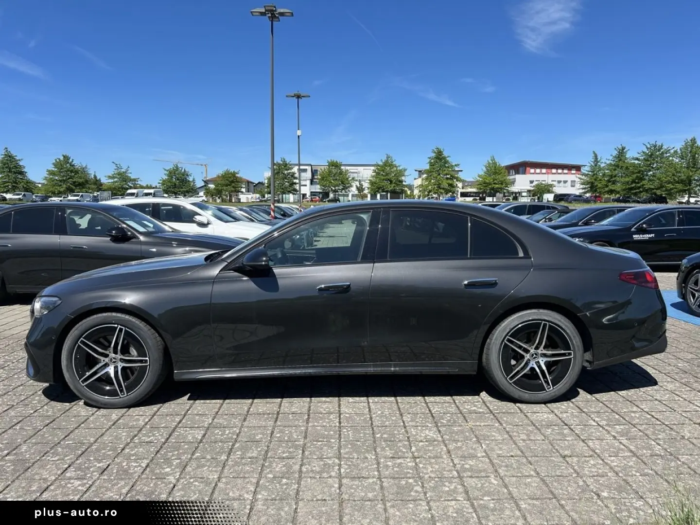 MERCEDES-BENZ E 220 d Limo AMG NIGHT TOTW AMBIENTE DISTRONIC
