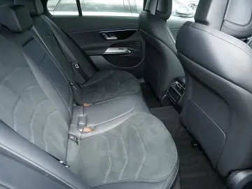 MERCEDES-BENZ E 220 d Limo AMG DISTRONIC PANO NIGHT-…