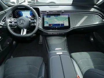 MERCEDES-BENZ E 220 d Limo AMG DISTRONIC PANO NIGHT-…