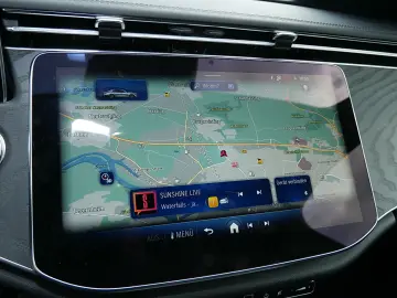 MERCEDES-BENZ E 220 d Limo AMG DISTRONIC PANO NIGHT-…