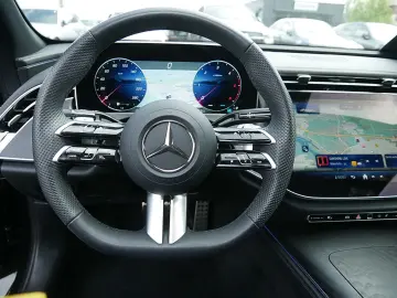 MERCEDES-BENZ E 220 d Limo AMG DISTRONIC PANO NIGHT-…