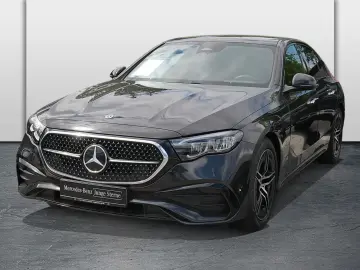 MERCEDES-BENZ E 220 d Limo AMG DISTRONIC PANO NIGHT-…
