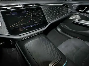MERCEDES-BENZ E 220 d Limousine AMG MBUX 360  DIG-LE…