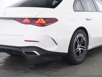 MERCEDES-BENZ E 220 d AMG-Sport LED Cam Night Pano T…