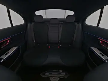 MERCEDES-BENZ E 220 d AMG-Sport LED Cam Night Pano T…