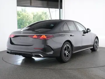 MERCEDES-BENZ E 220 d AMG PANO DISTRO LED NAVI KAMERA