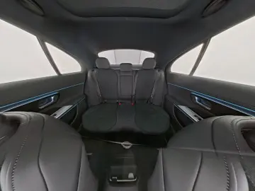 MERCEDES-BENZ E 220 d AMG PANO DISTRO LED NAVI KAMERA