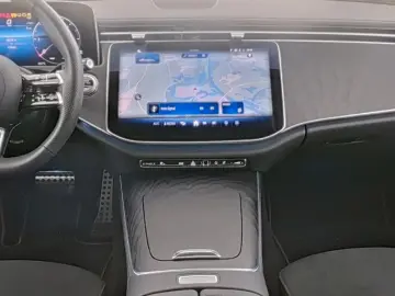 MERCEDES-BENZ E 220 d AMG PANO DISTRO LED NAVI KAMERA