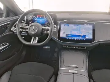 MERCEDES-BENZ E 220 d AMG PANO DISTRO LED NAVI KAMERA