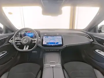 MERCEDES-BENZ E 220 d AMG PANO DISTRO LED NAVI KAMERA