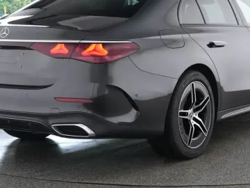MERCEDES-BENZ E 220 d AMG PANO DISTRO LED NAVI KAMERA