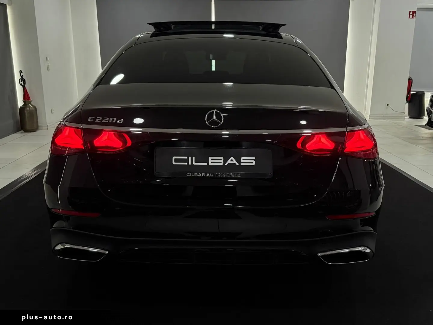 MERCEDES-BENZ E 220 d 9G AMG-LINE PANO KAM DISTR. NIGHT LED