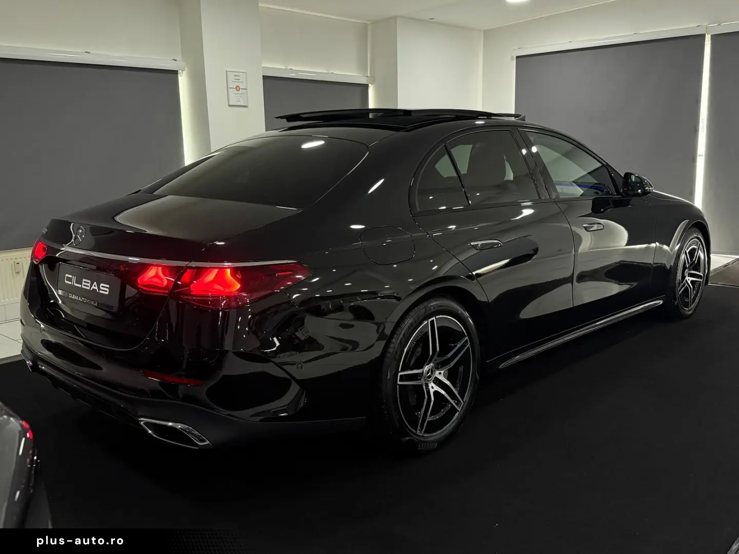 MERCEDES-BENZ E 220 d 9G AMG-LINE PANO KAM DISTR. NIGHT LED