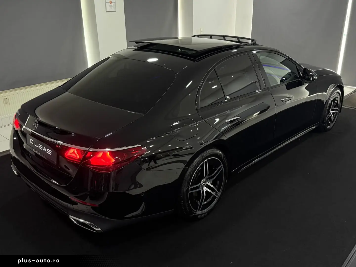 MERCEDES-BENZ E 220 d 9G AMG-LINE PANO KAM DISTR. NIGHT LED