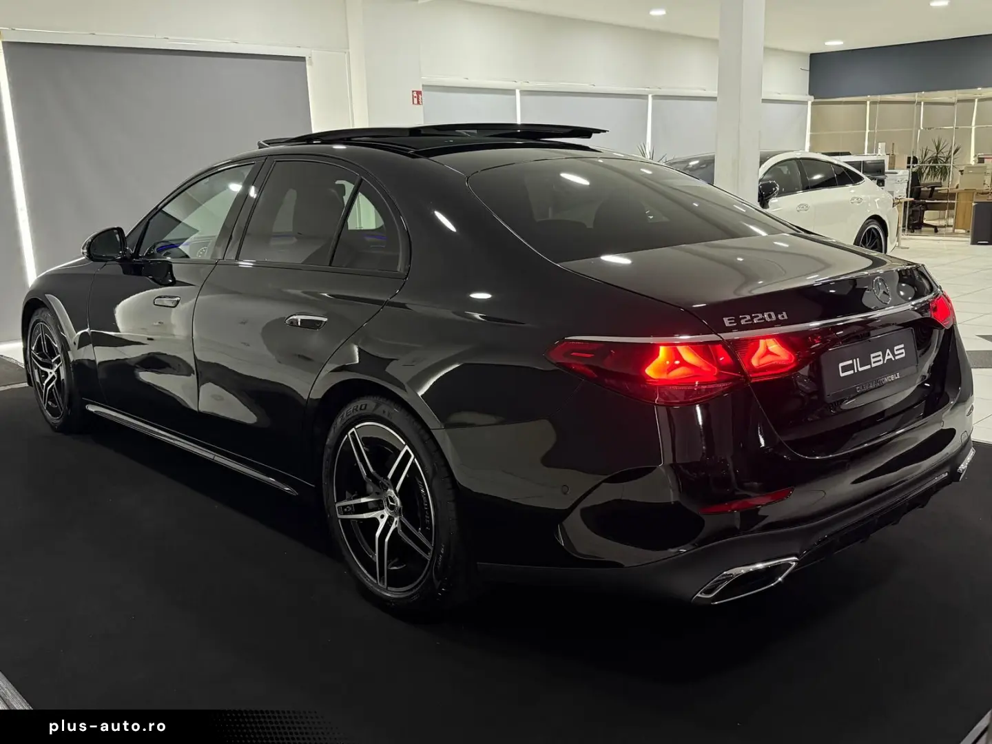 MERCEDES-BENZ E 220 d 9G AMG-LINE PANO KAM DISTR. NIGHT LED
