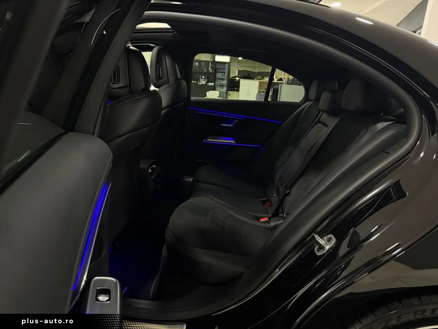 MERCEDES-BENZ E 220 d 9G AMG-LINE PANO KAM DISTR. NIGHT LED