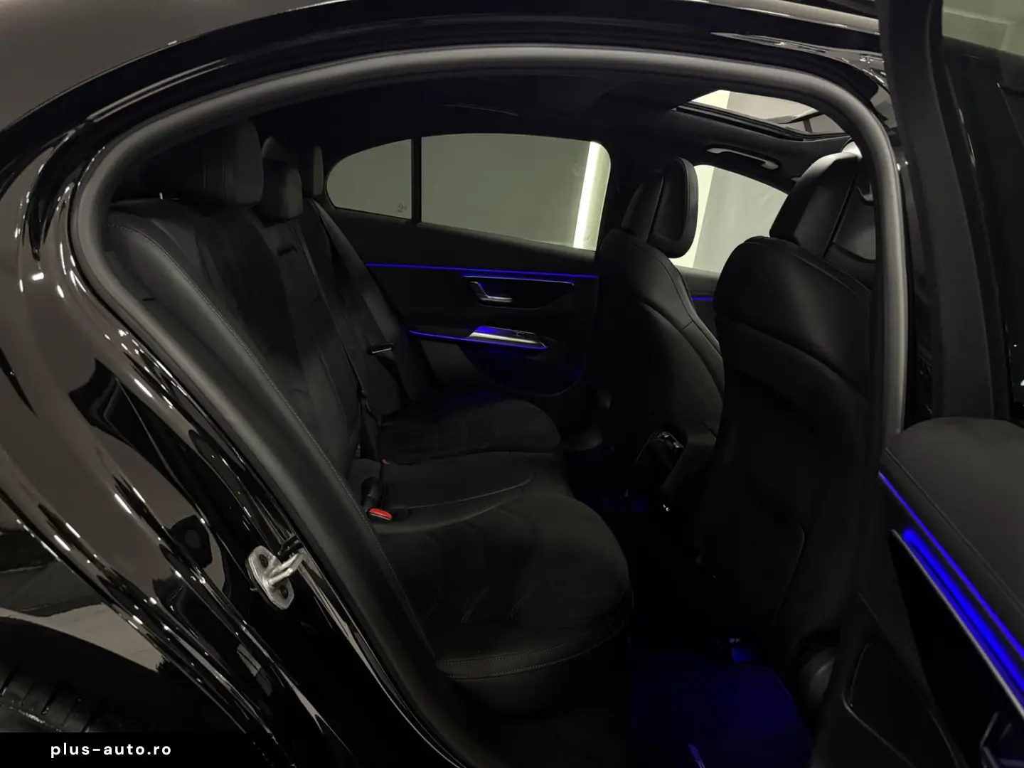 MERCEDES-BENZ E 220 d 9G AMG-LINE PANO KAM DISTR. NIGHT LED