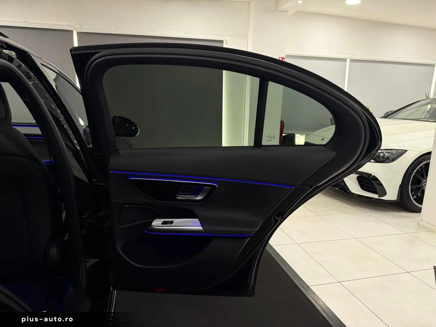 MERCEDES-BENZ E 220 d 9G AMG-LINE PANO KAM DISTR. NIGHT LED